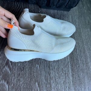 Michael Kors 7.5 M Ari Neutral Cream Knit Slip On Athleisure Lifestyle Sneakers